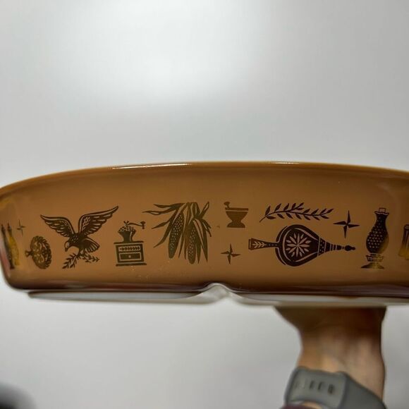 Pyrex Vintage Early American Divided Casserole Dish with Lid Brown Gold - Picture 9 of 12